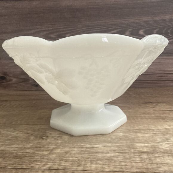 Vintage Panel Grape Milk Glass Large Wide Scallop Compote Bowl Pedestal Footed - Picture 2 of 10